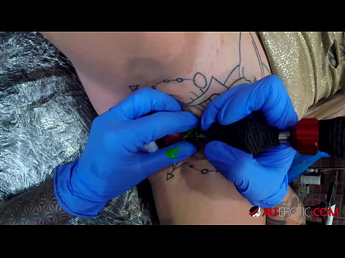 ❤️ La bomba Sully Savage, molt tatuada, es va tatuar al clítoris ❤❌ Vídeo porno al porno ca.valeshop.top ❤